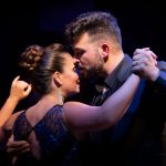 Dois Bailarinos a dançar Tango no 8º Milongueros All Aboard Tango Festival no Porto