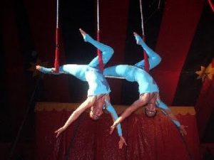 professora de tecido acrobatico e arte circense na escola de dança do Porto - Ritmo Azul