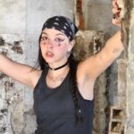 Professora de K Pop na escola de dança Ritmo Azul